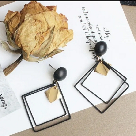 Pretty Square Earrings 🍇🍇🍇🍇🍇 - Picture 3 of 4